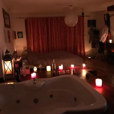 Avec Piscine, Billard, Sauna & Jacuzzi